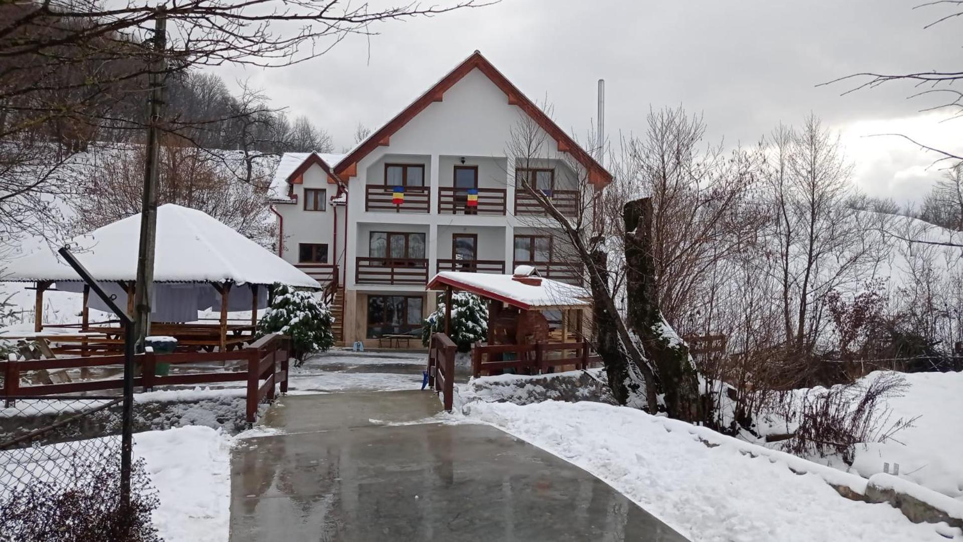 Pensiunea Valea Toplitei Rosia Exterior foto